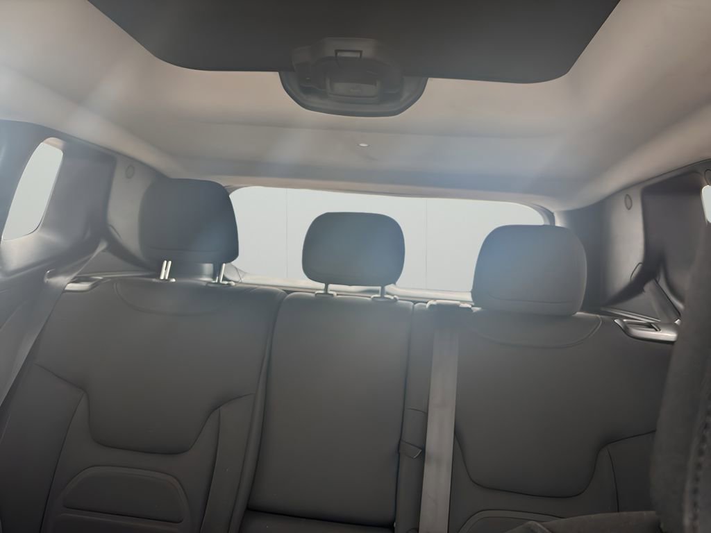 Used 2017 Jeep Renegade Altitude AWD/4WD image 23