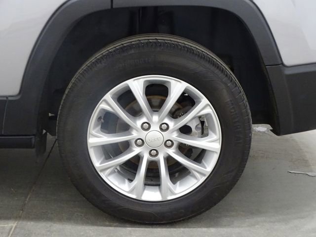 Used 2019 Jeep Cherokee Latitude w/ Popular Appearance Group image 41