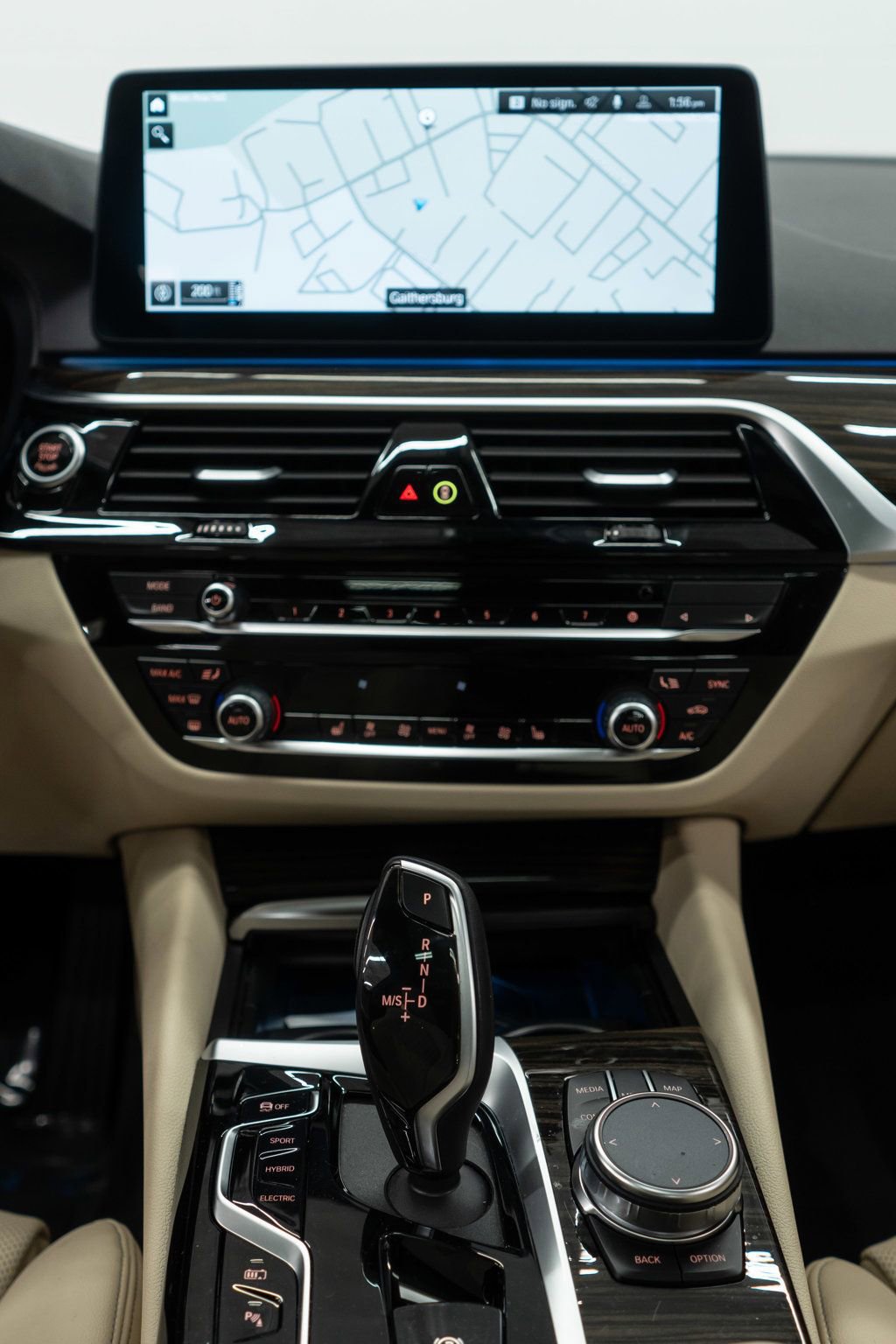 Used 2023 BMW 530e xDrive w/ Premium Package image 19