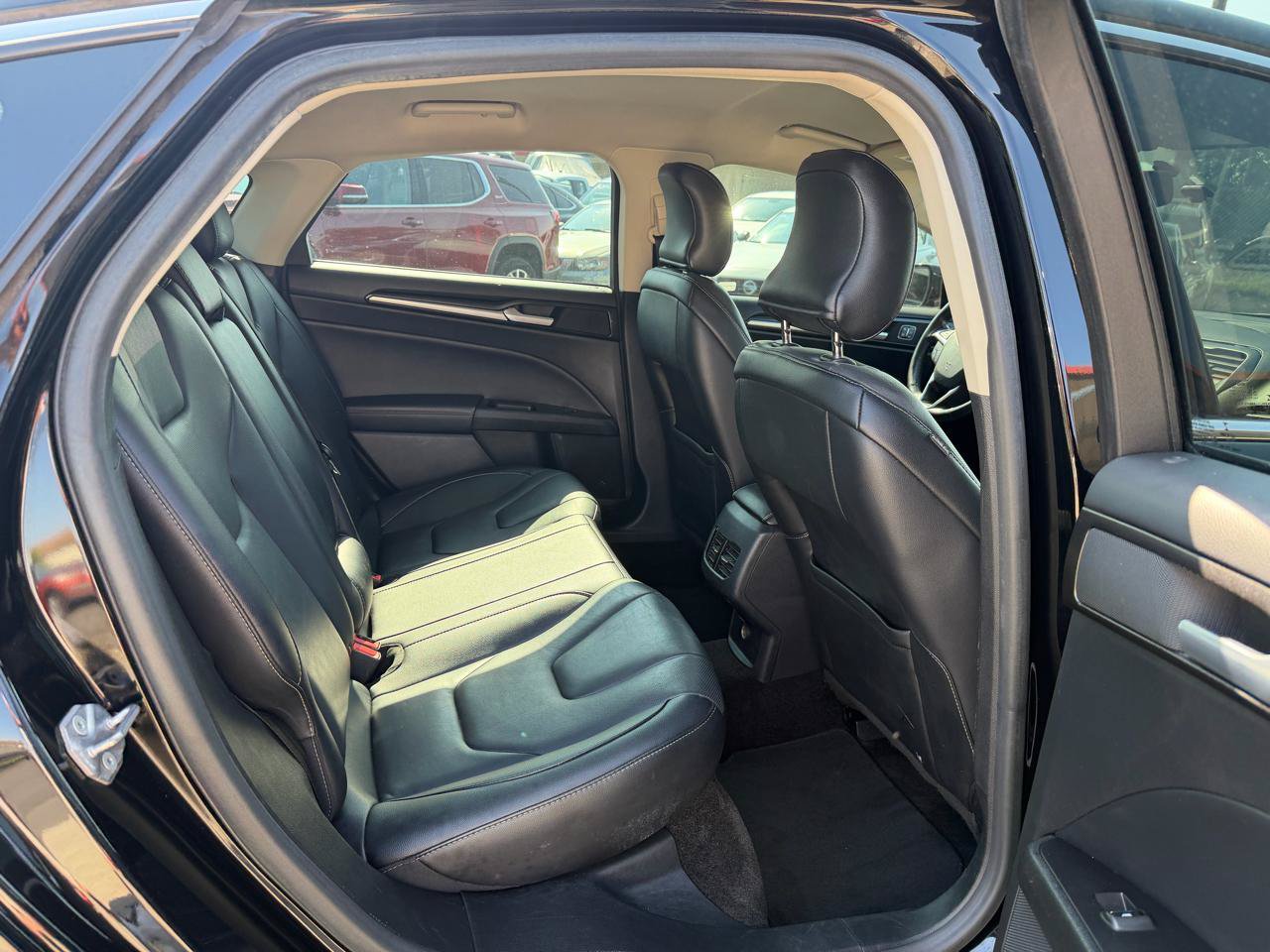 Used 2017 Ford Fusion Titanium FWD image 19