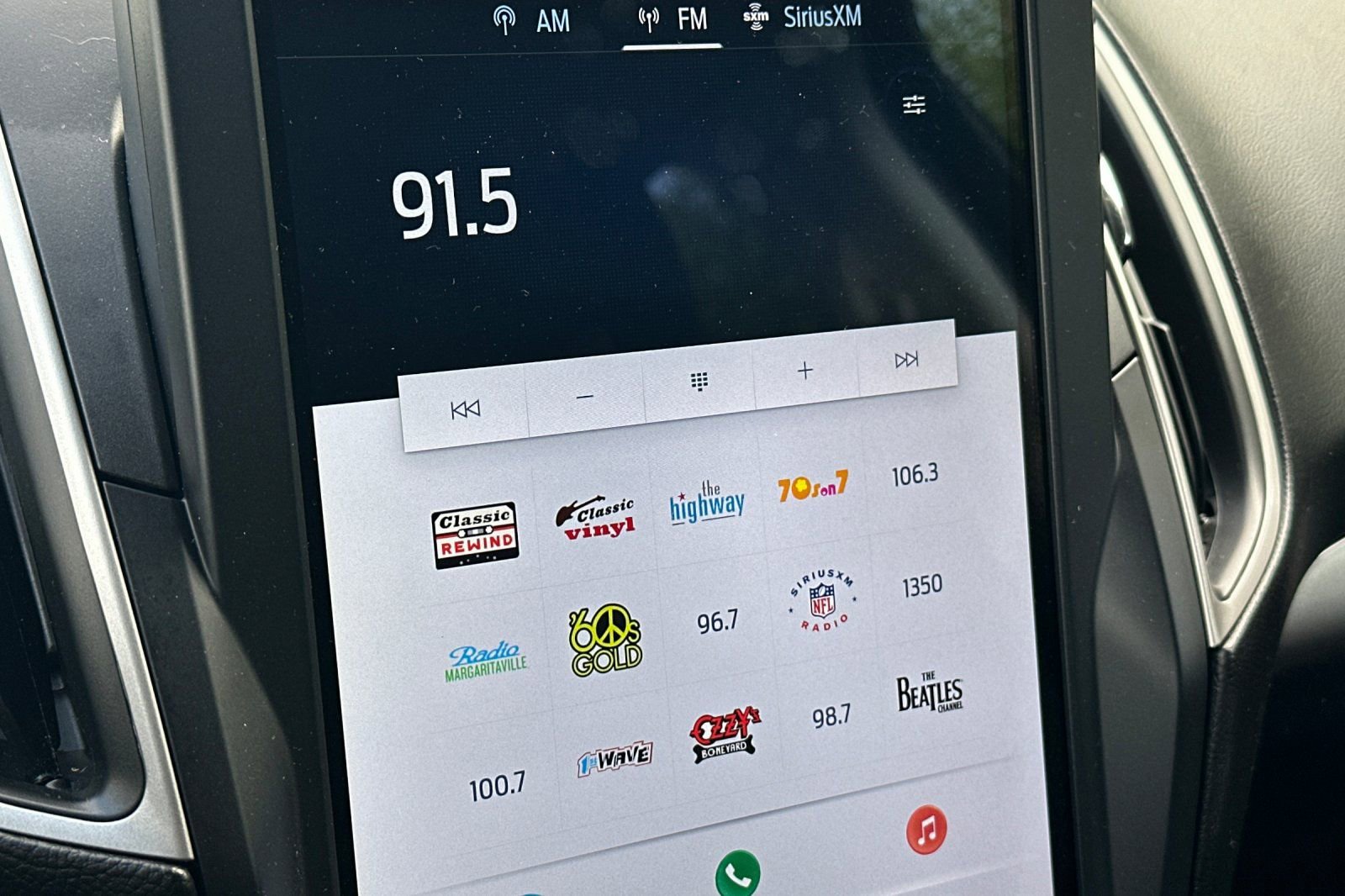 Used 2023 Ford Edge SE image 17