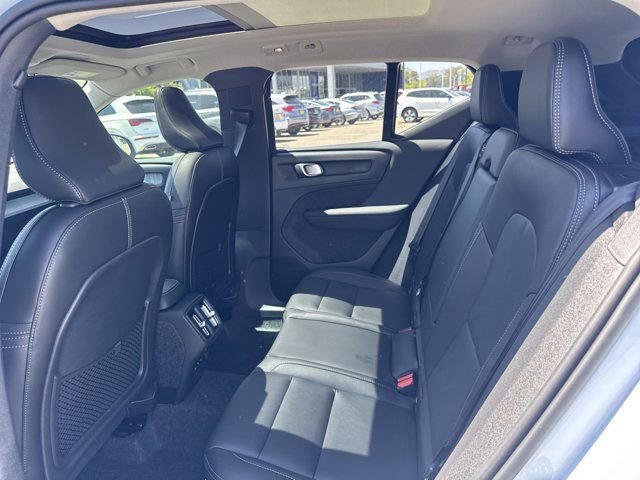 New 2025 Volvo XC40 B5 Core w/ Climate Package image 19