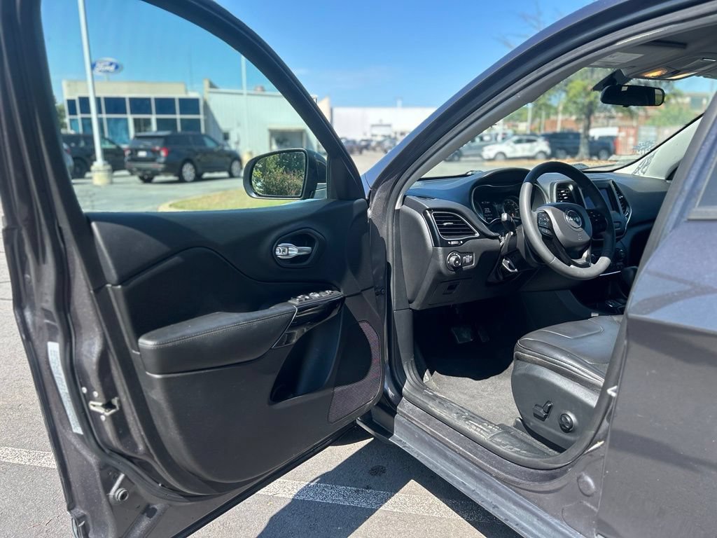 Used 2020 Jeep Cherokee Latitude Plus FWD image 10
