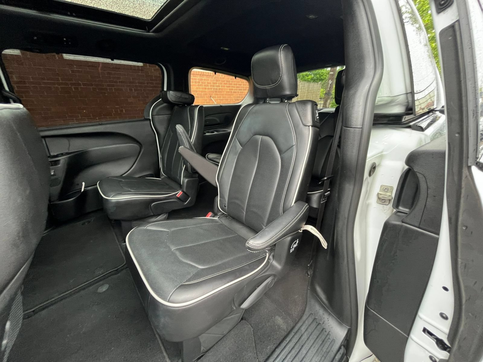 Used 2025 Chrysler Pacifica Limited FWD image 41