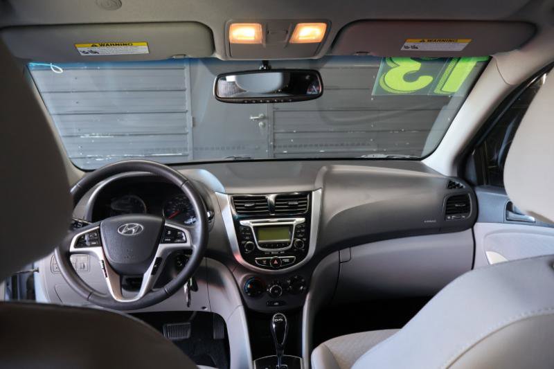 Used 2013 Hyundai Accent SE image 21