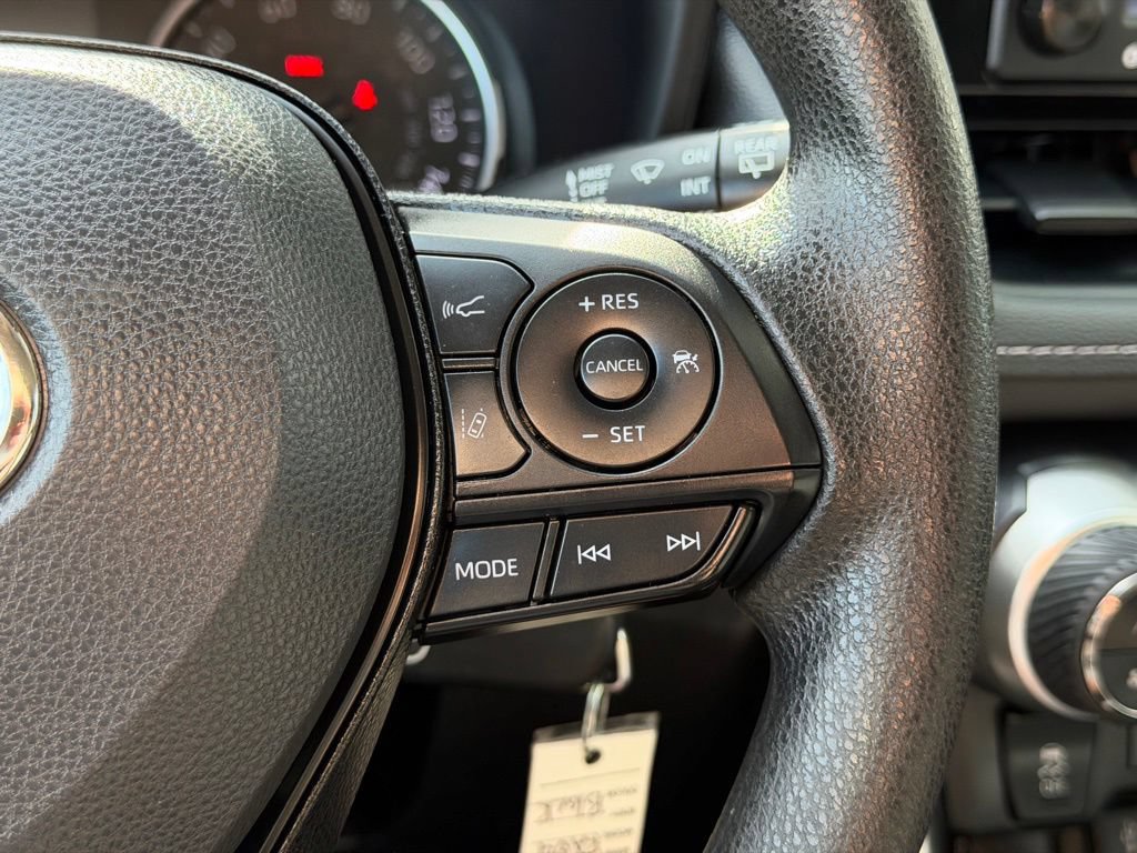Used 2022 Toyota RAV4 LE AWD/4WD image 19