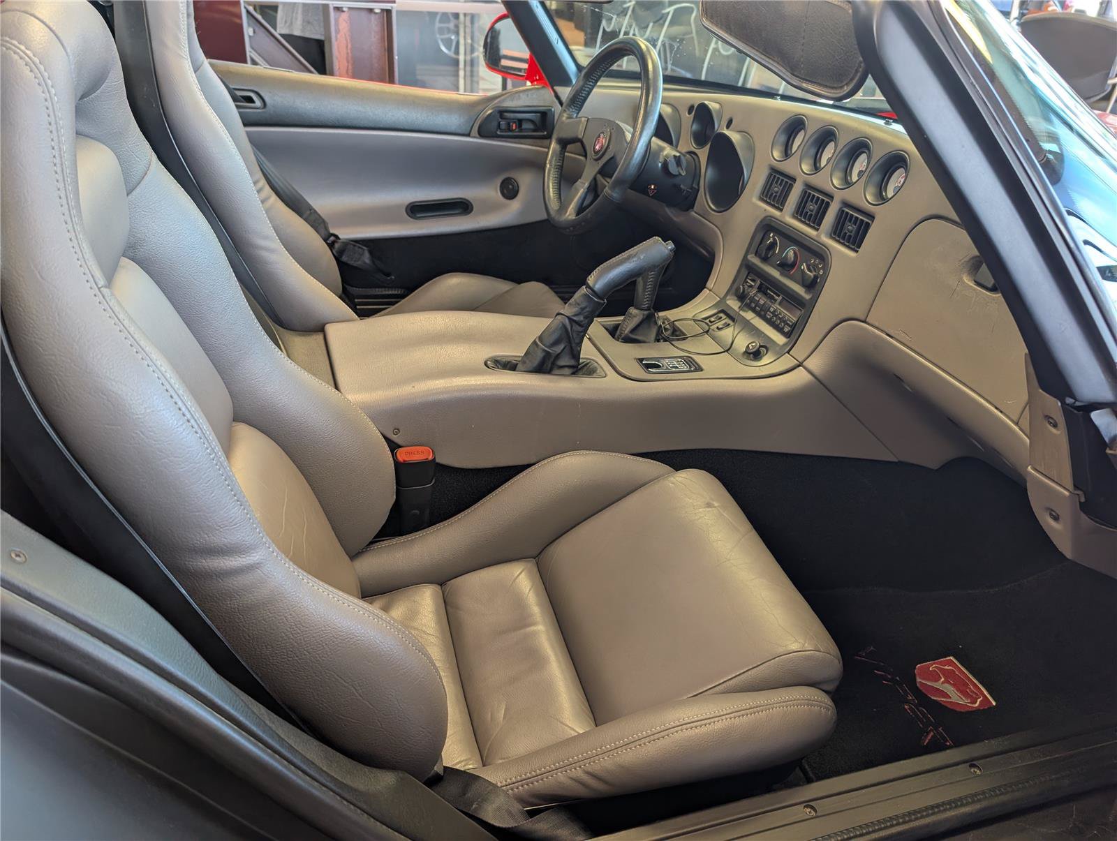 Used 1994 Dodge Viper RT/10 RWD image 9