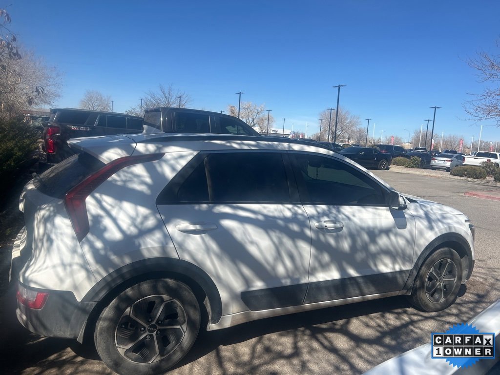 Used 2025 Kia Niro EX image 3