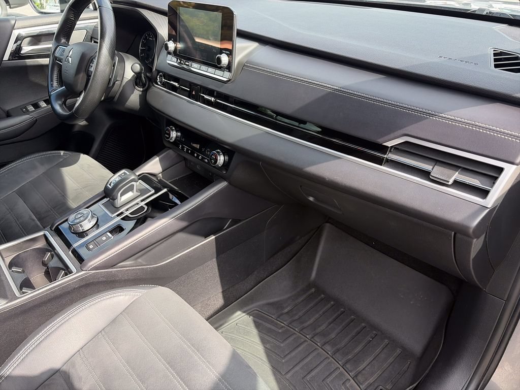 Used 2022 Mitsubishi Outlander SEL Black Edition FWD image 32