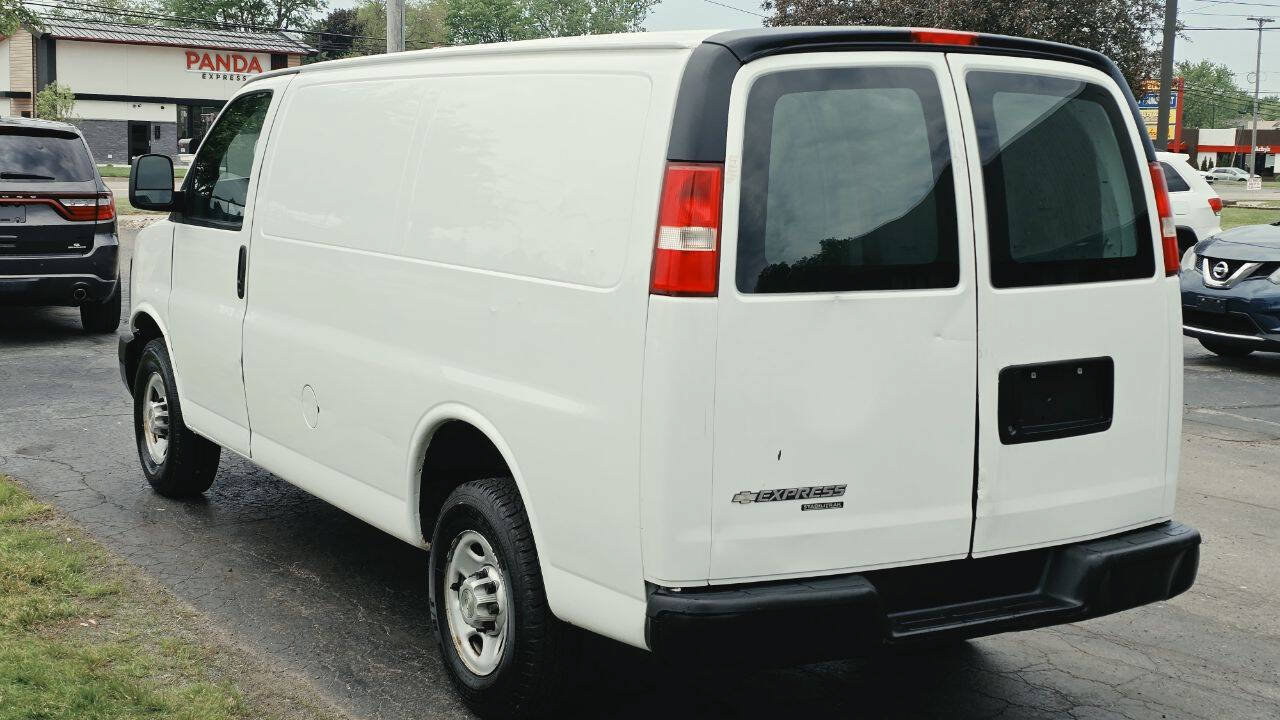 Used 2014 Chevrolet Express 2500 RWD image 5