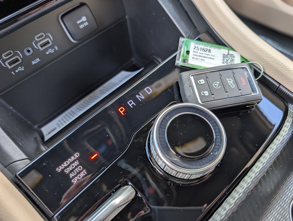 New 2025 Jeep Grand Cherokee L Limited image 33