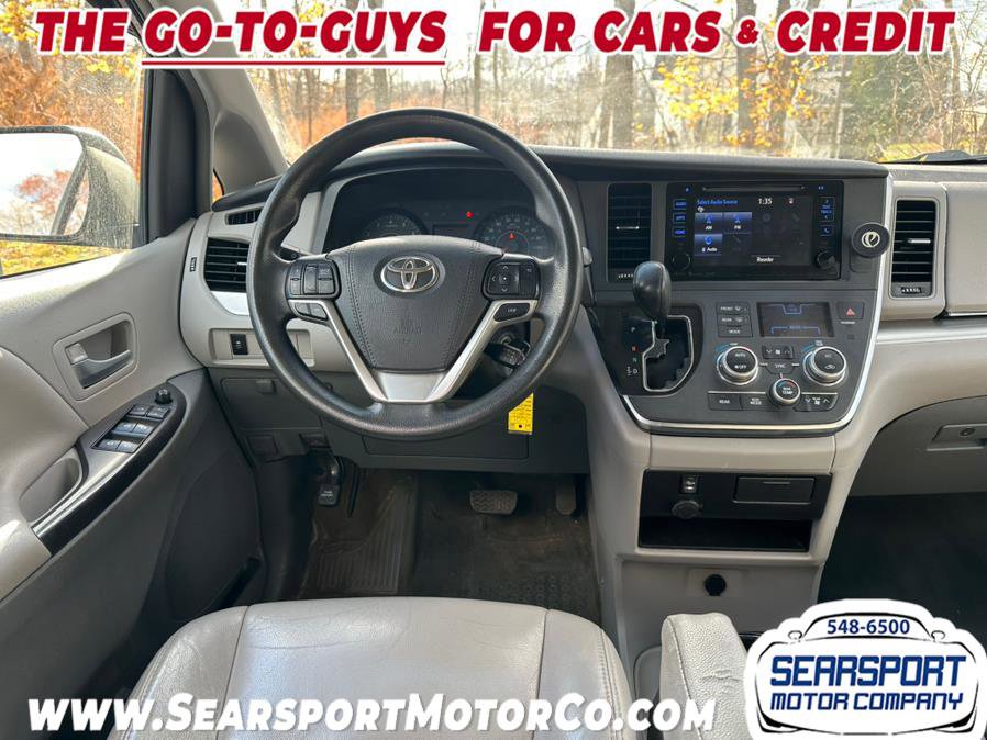 Used 2017 Toyota Sienna LE image 9
