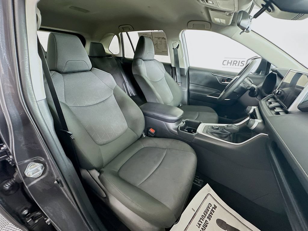 Used 2025 Toyota RAV4 XLE AWD/4WD image 25