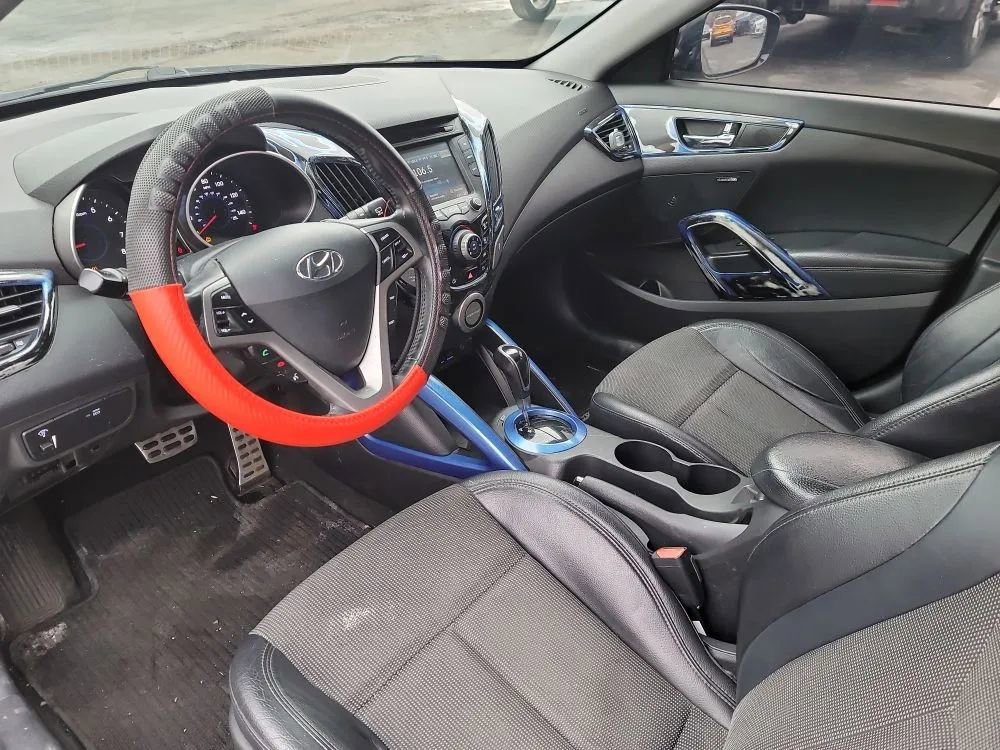 Used 2013 Hyundai Veloster w/ Style Pkg image 11