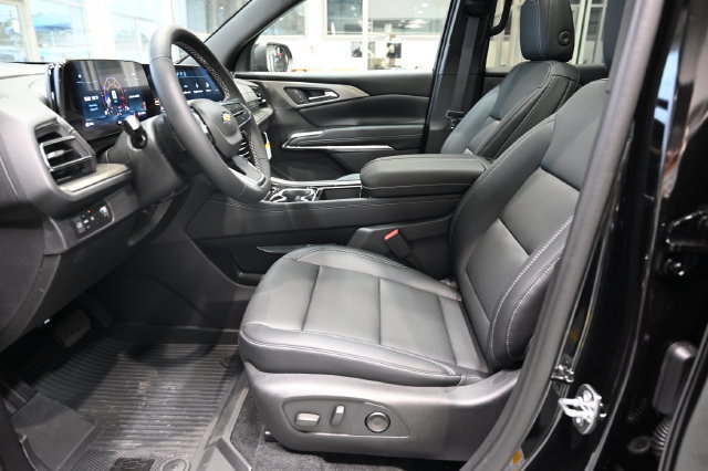 New 2027 Chevrolet Traverse LT w/ LPO, Floor Liner Package FWD image 9