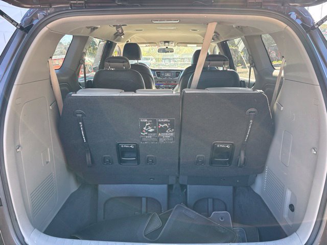 Used 2016 Kia Sedona LX w/ LX Essentials Premium Package FWD image 12