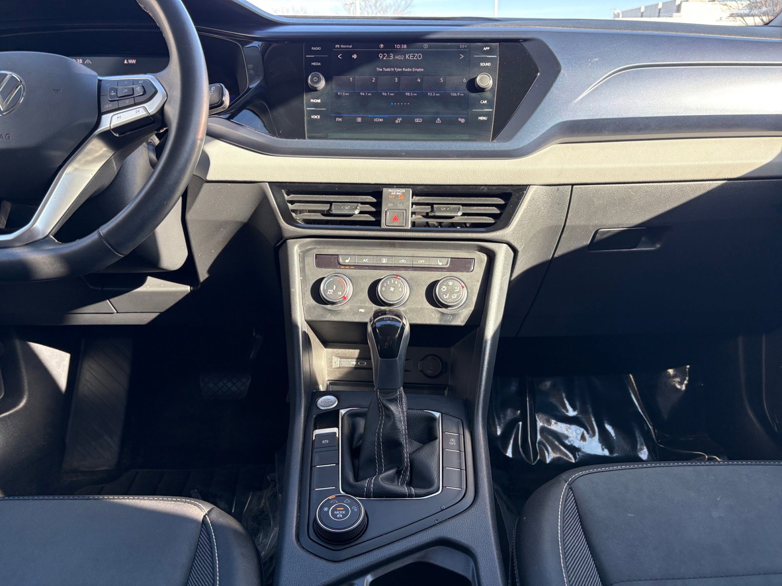 Certified 2022 Volkswagen Taos SE image 4