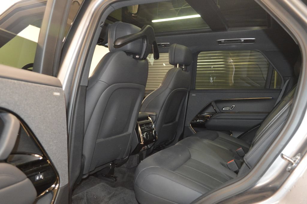 Used 2025 Land Rover Range Rover Sport SE AWD/4WD image 34