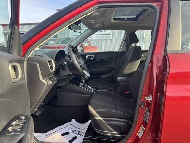 Used 2024 Hyundai Venue SEL image 13