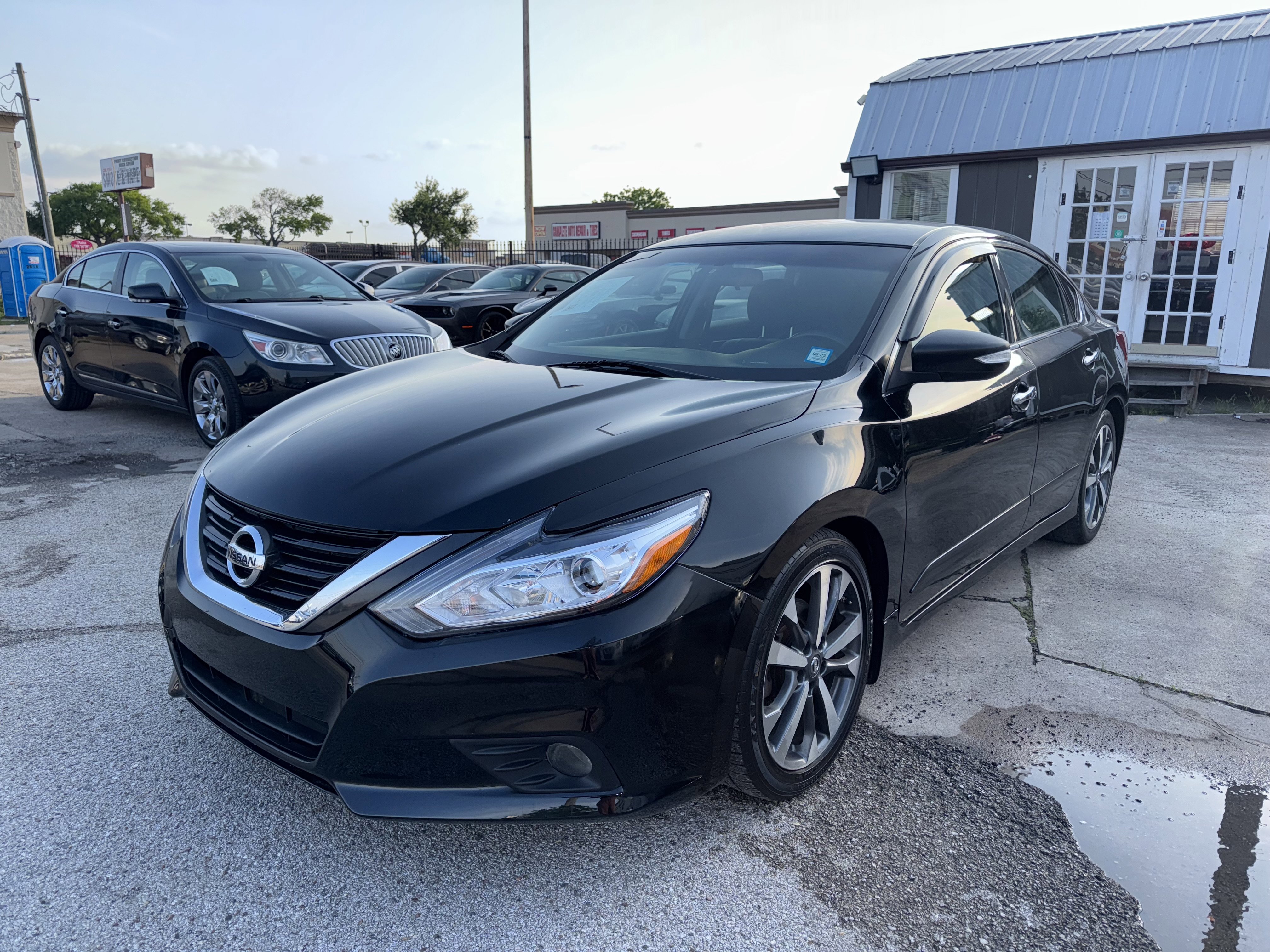 Used 2016 Nissan Altima 2.5 SR image 1
