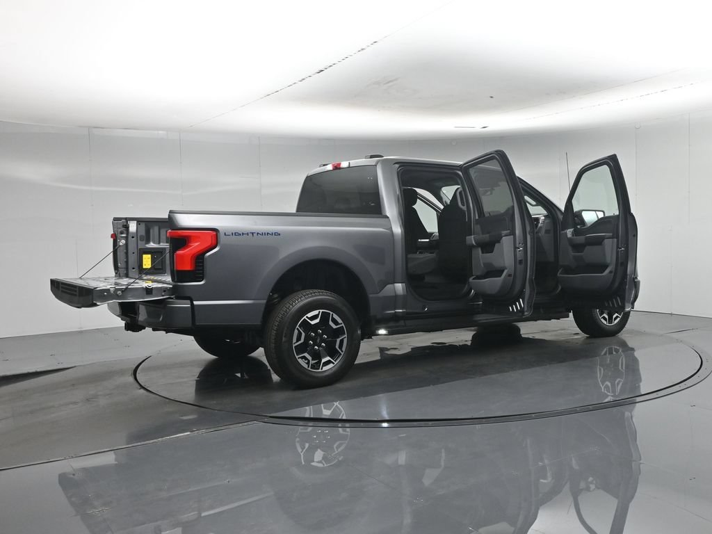 Used 2023 Ford F150 Lightning XLT AWD/4WD image 5