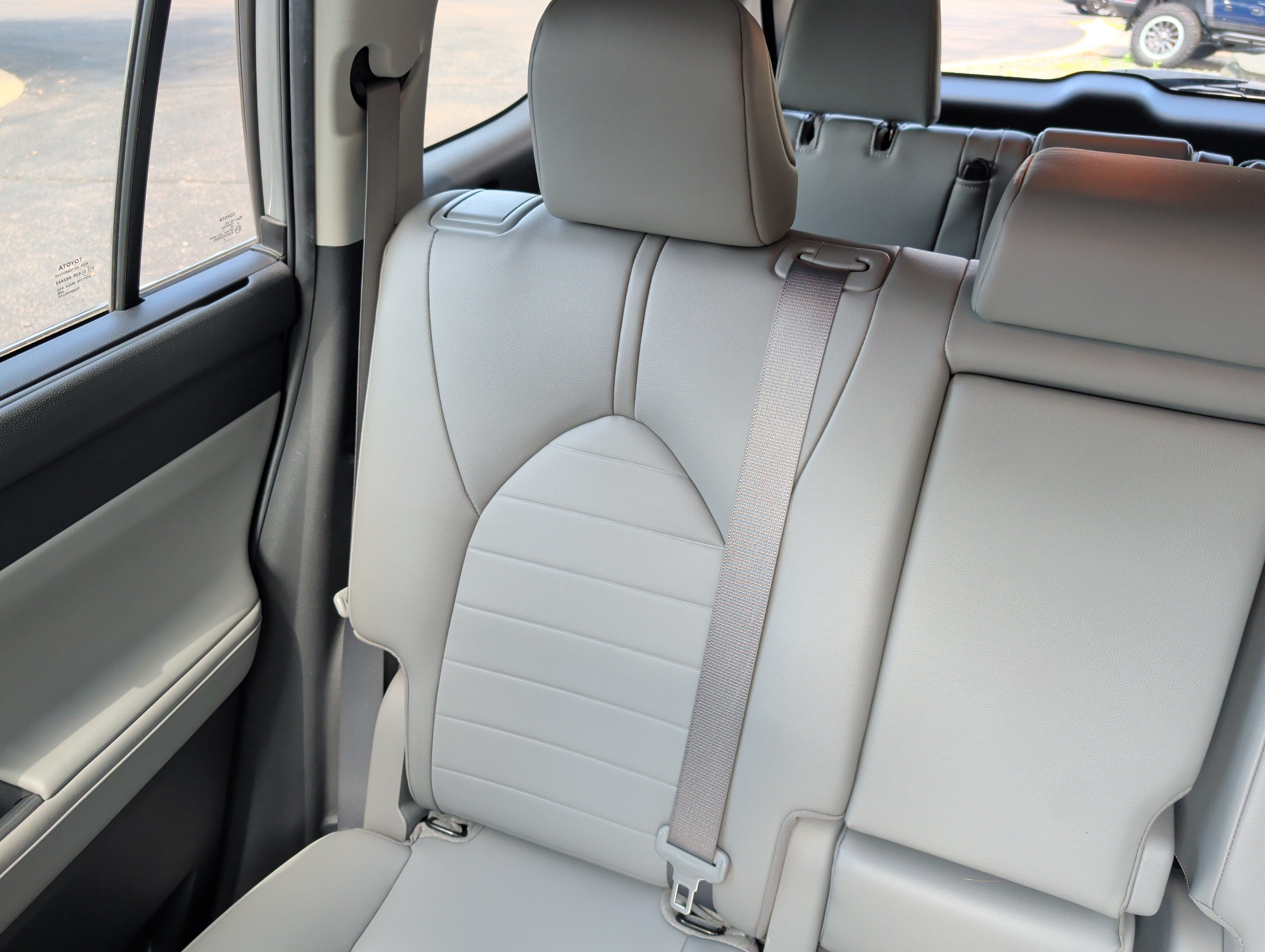 Used 2022 Toyota Highlander XLE AWD/4WD image 12