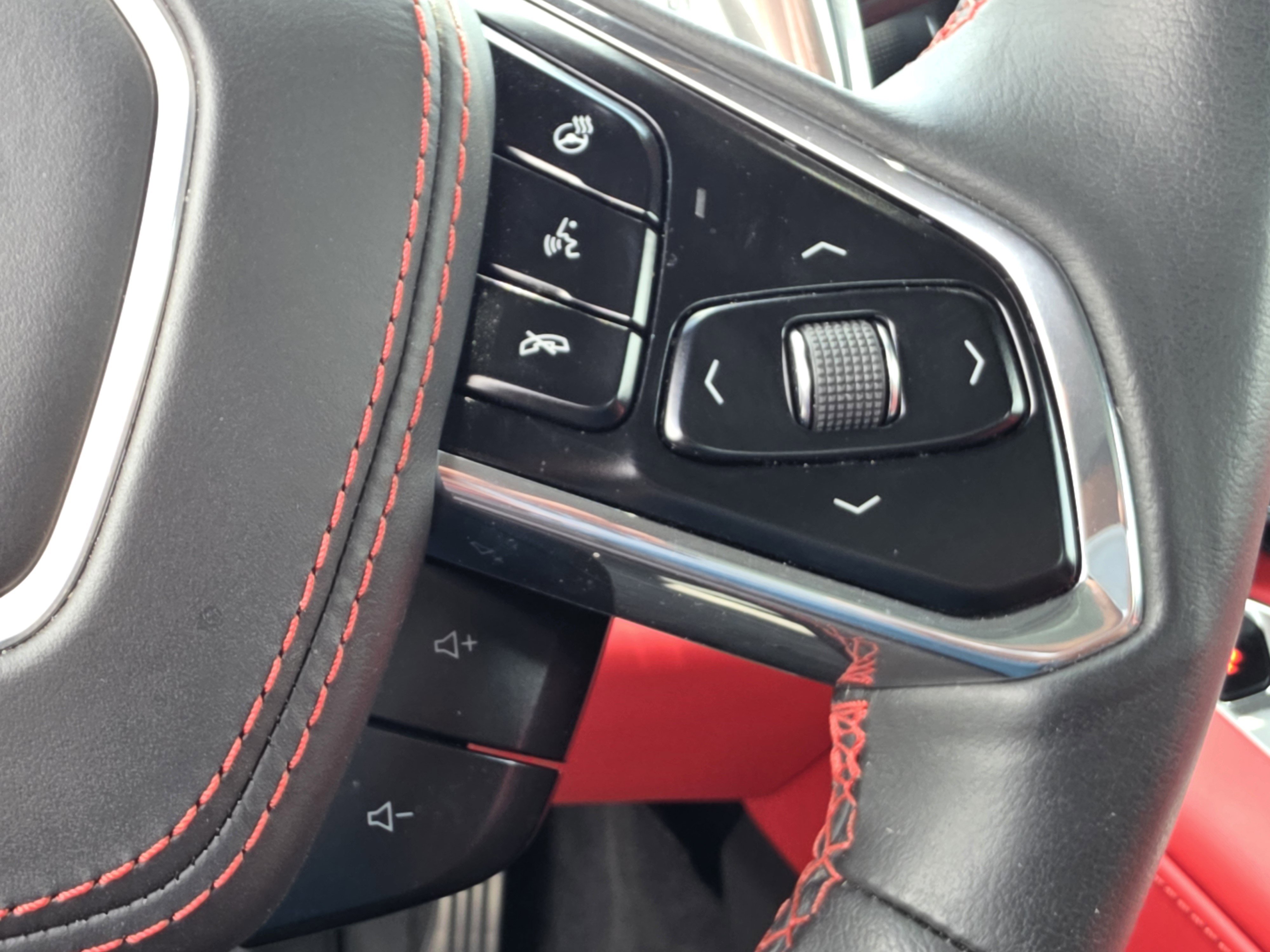 Used 2024 Chevrolet Corvette Stingray Premium Conv w/ Z51 Performance Package RWD image 23