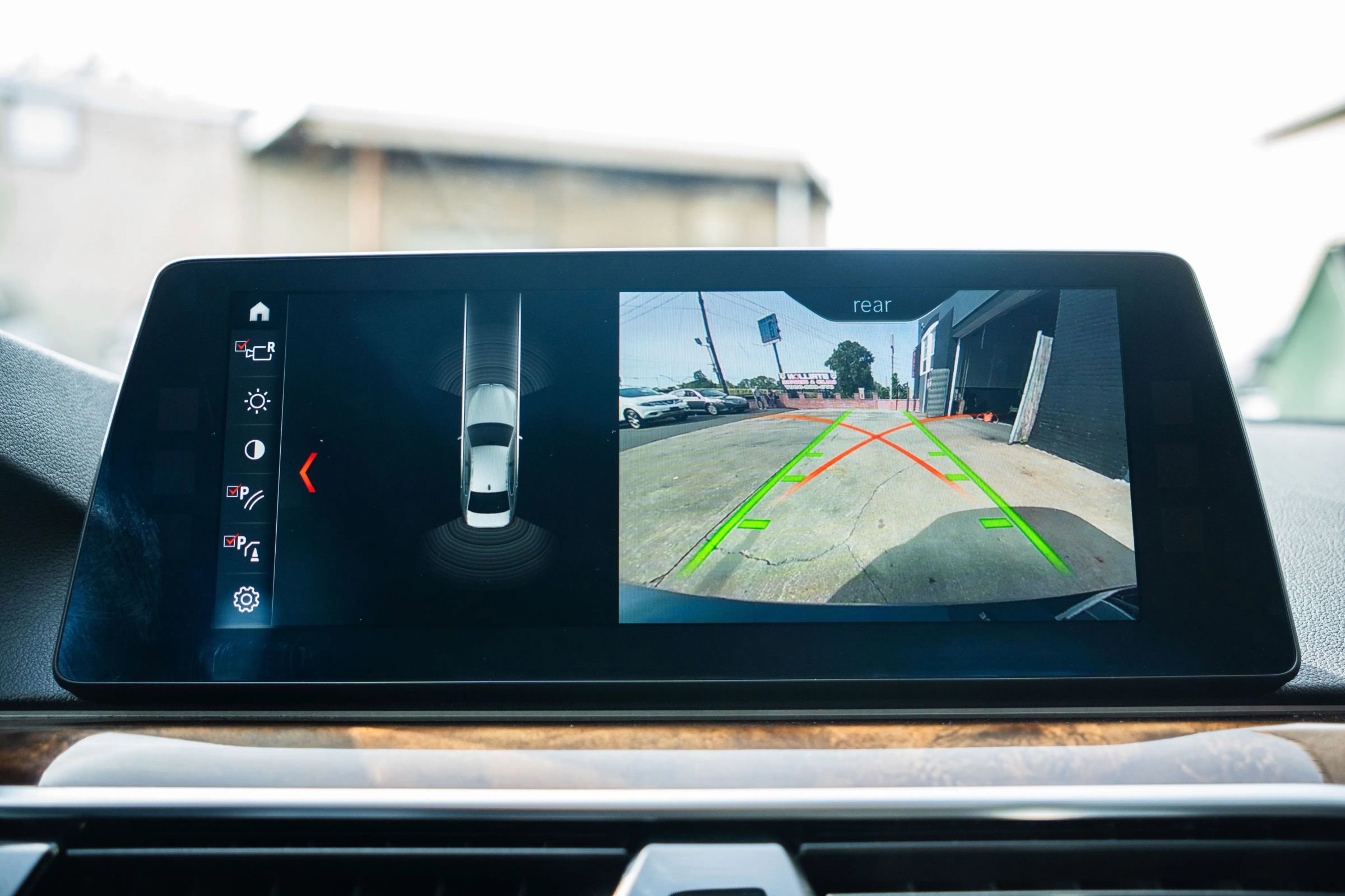 Used 2018 BMW 530i xDrive w/ Premium Package image 11