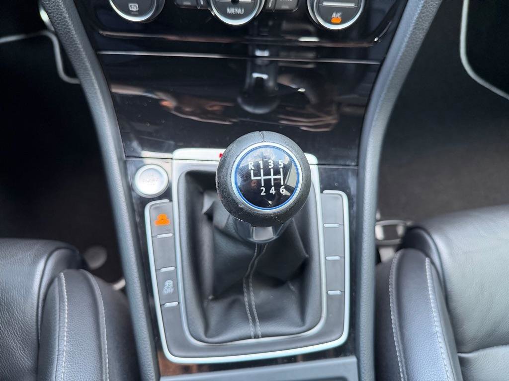 Used 2016 Volkswagen Golf R 4-Door image 30