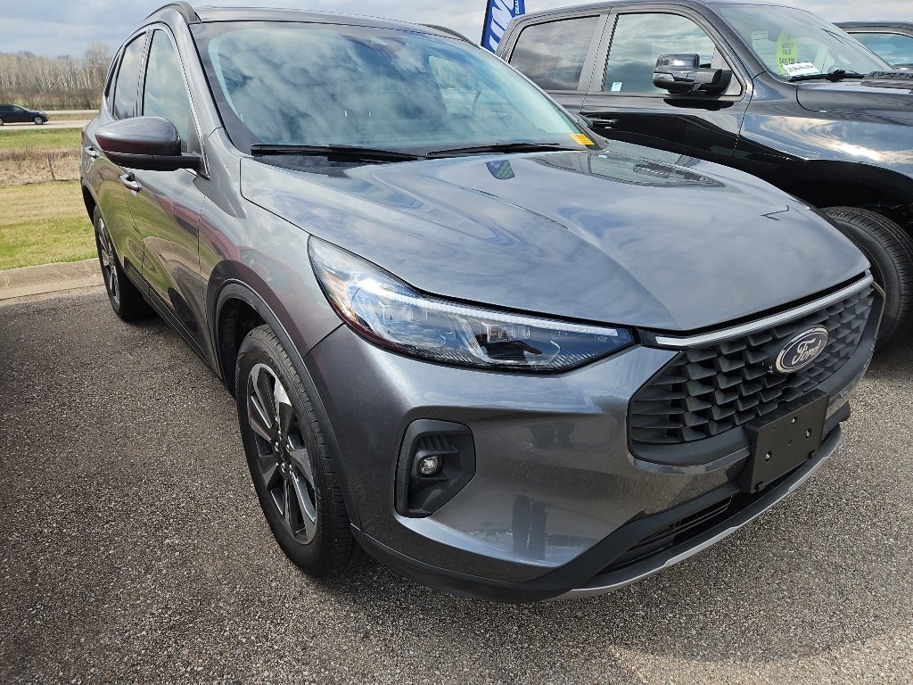 Used 2025 Ford Escape Platinum image 3
