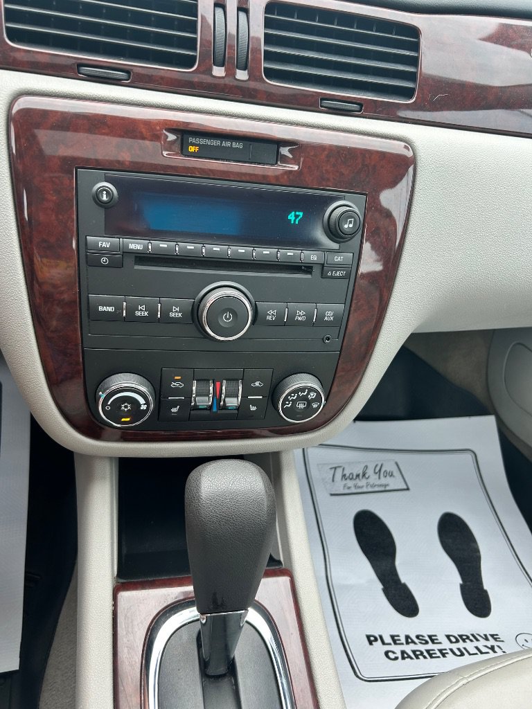 Used 2010 Chevrolet Impala LT w/ Luxury Edition Package FWD image 9
