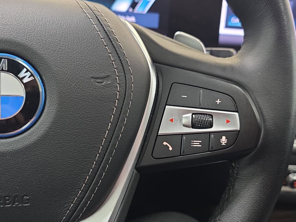 Used 2025 BMW X5 xDrive50e AWD/4WD image 17