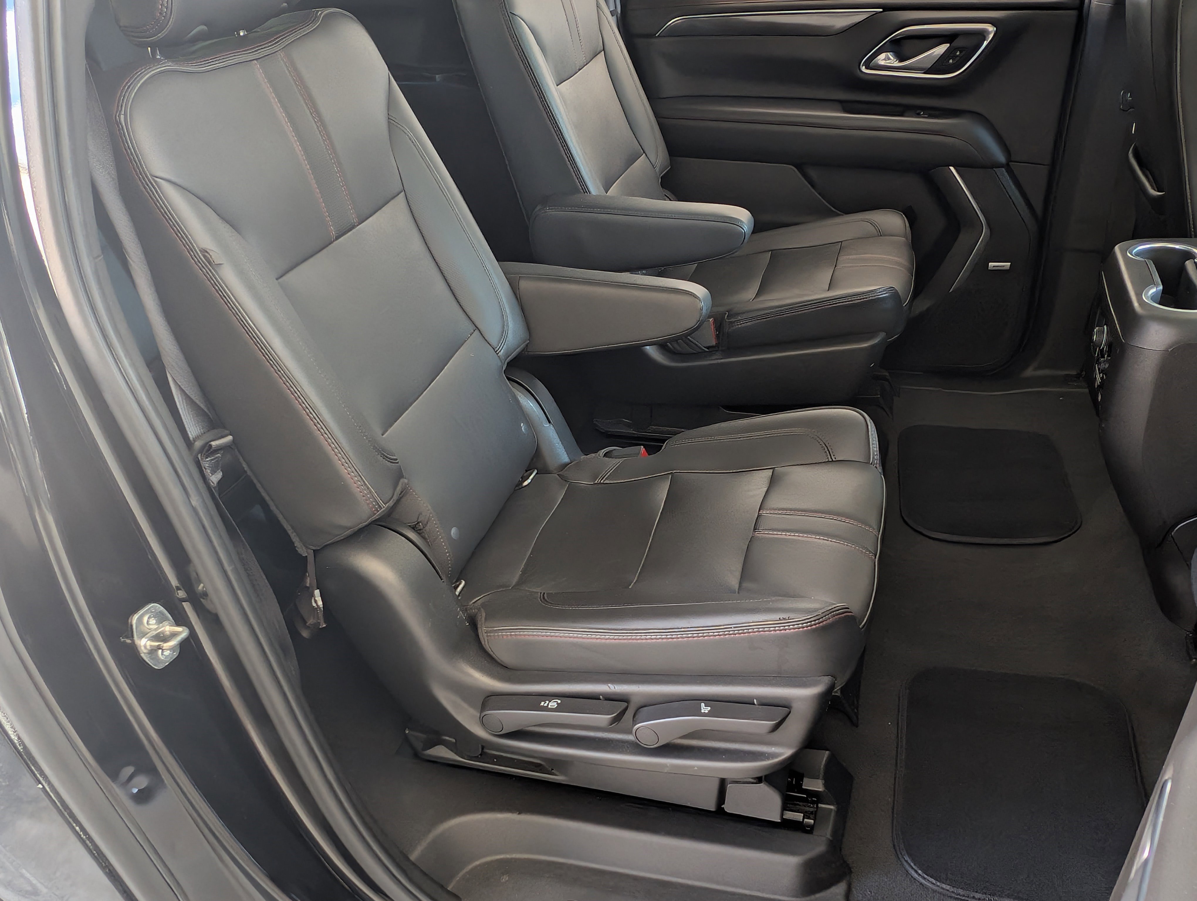 Used 2021 Chevrolet Suburban RST w/ Luxury Package RWD image 21
