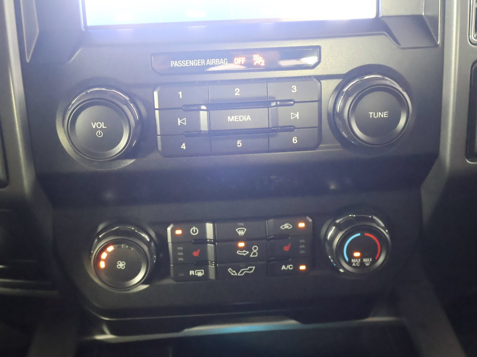 Used 2020 Ford F150 XLT w/ Equipment Group 302A Luxury AWD/4WD image 38