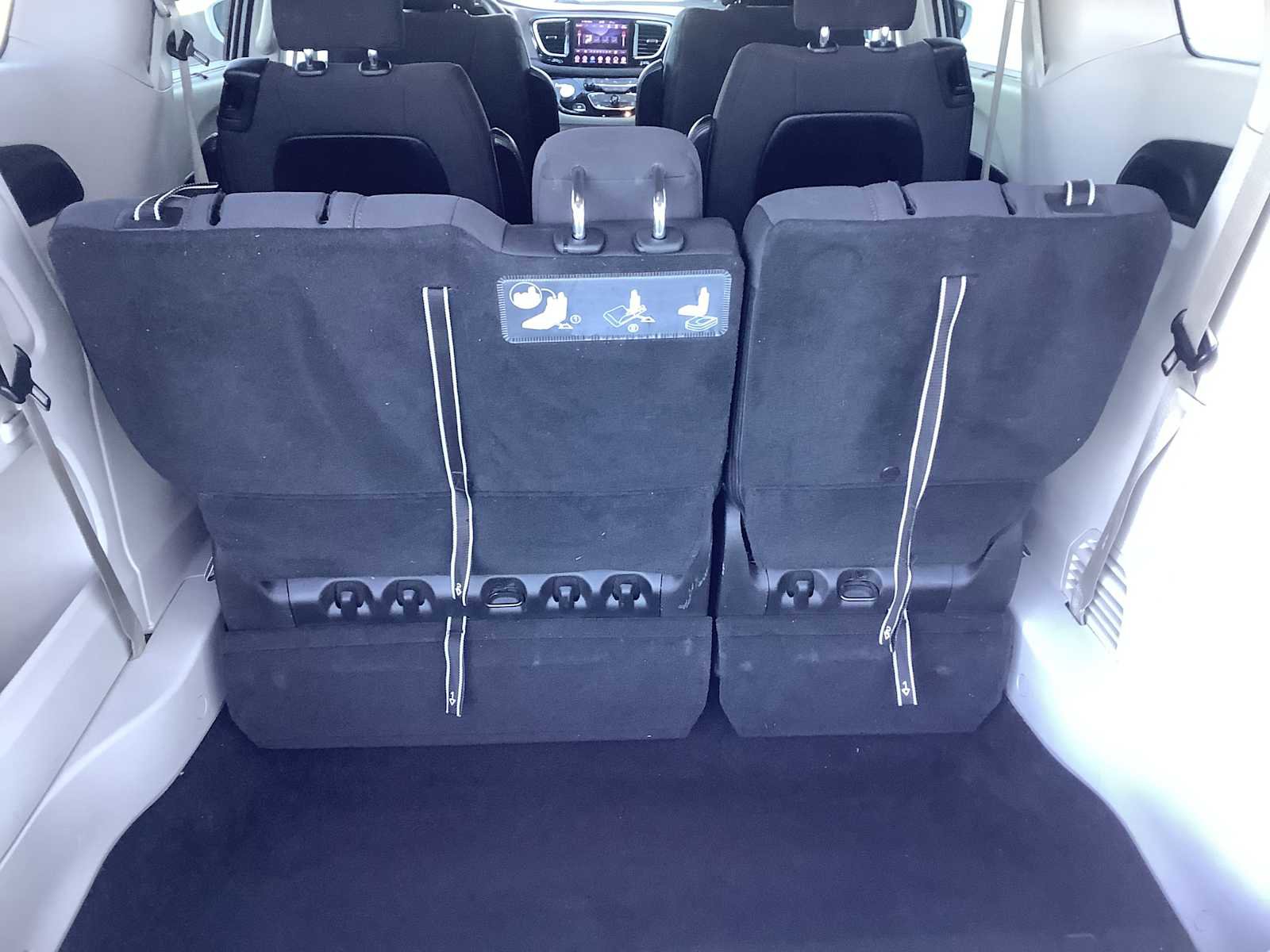 Used 2019 Chrysler Pacifica Touring Plus w/ Tire & Wheel Group FWD image 14