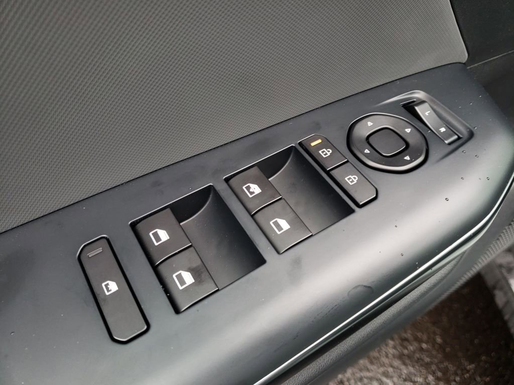 New 2025 Kia K4 LXS image 16