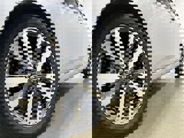 Used 2020 Nissan Versa SR image 28