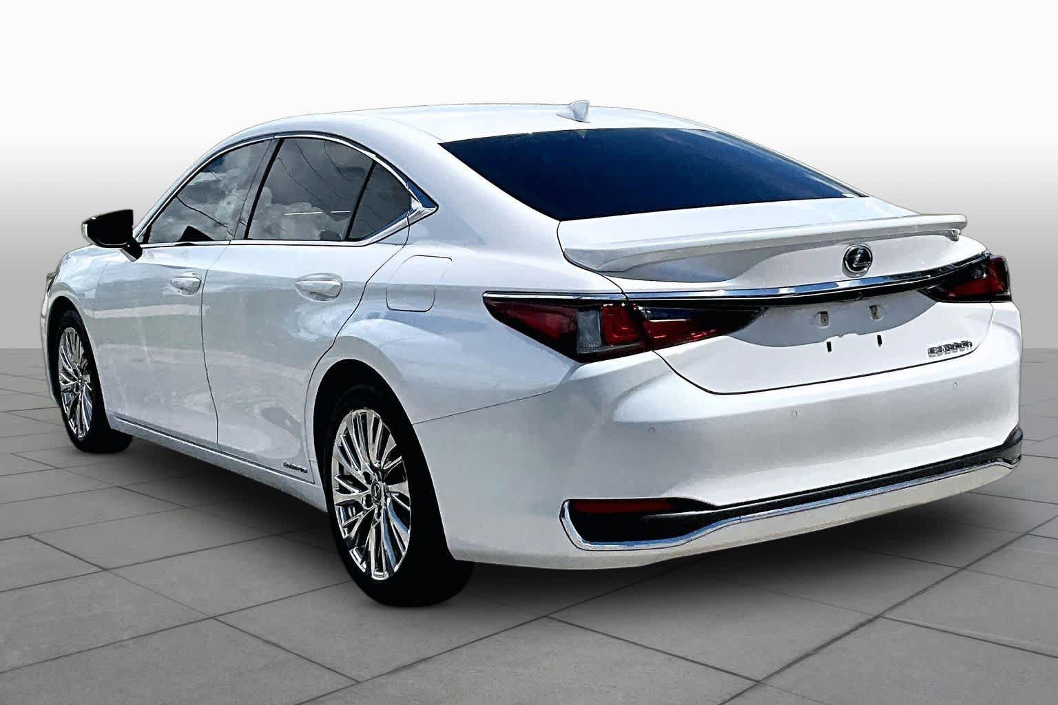 Used 2020 Lexus ES 300h w/ Premium Package FWD image 12