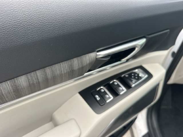Certified 2025 Kia Telluride EX w/ EX Captain's Chair Package FWD image 17