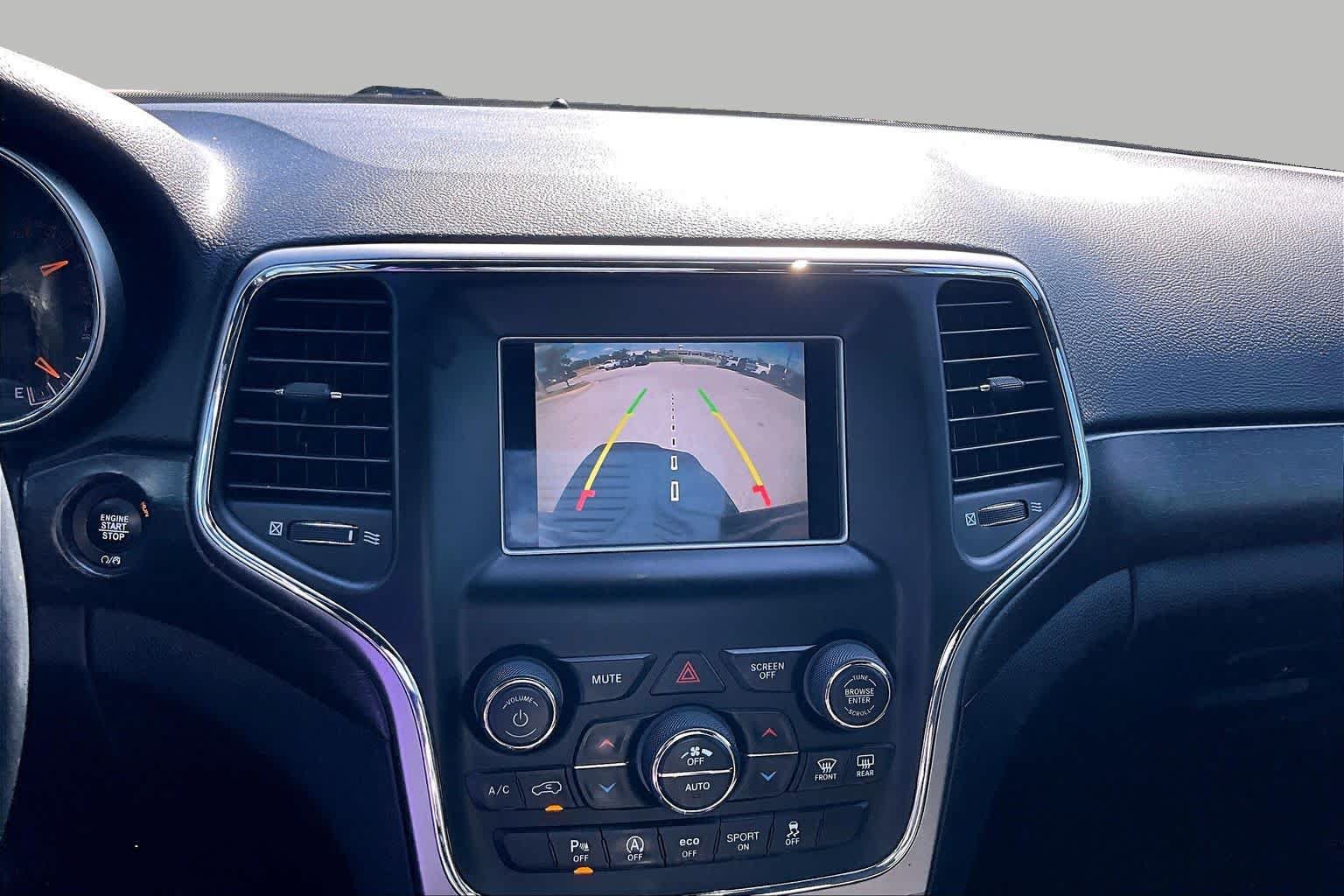 Used 2018 Jeep Grand Cherokee Laredo RWD image 27