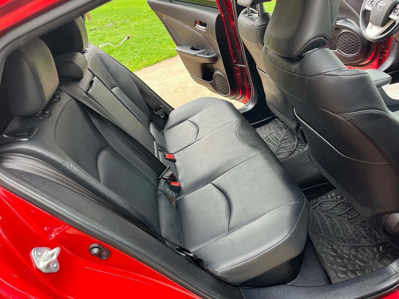 Used 2016 Toyota Prius Four w/ Advanced Technology Package FWD image 6