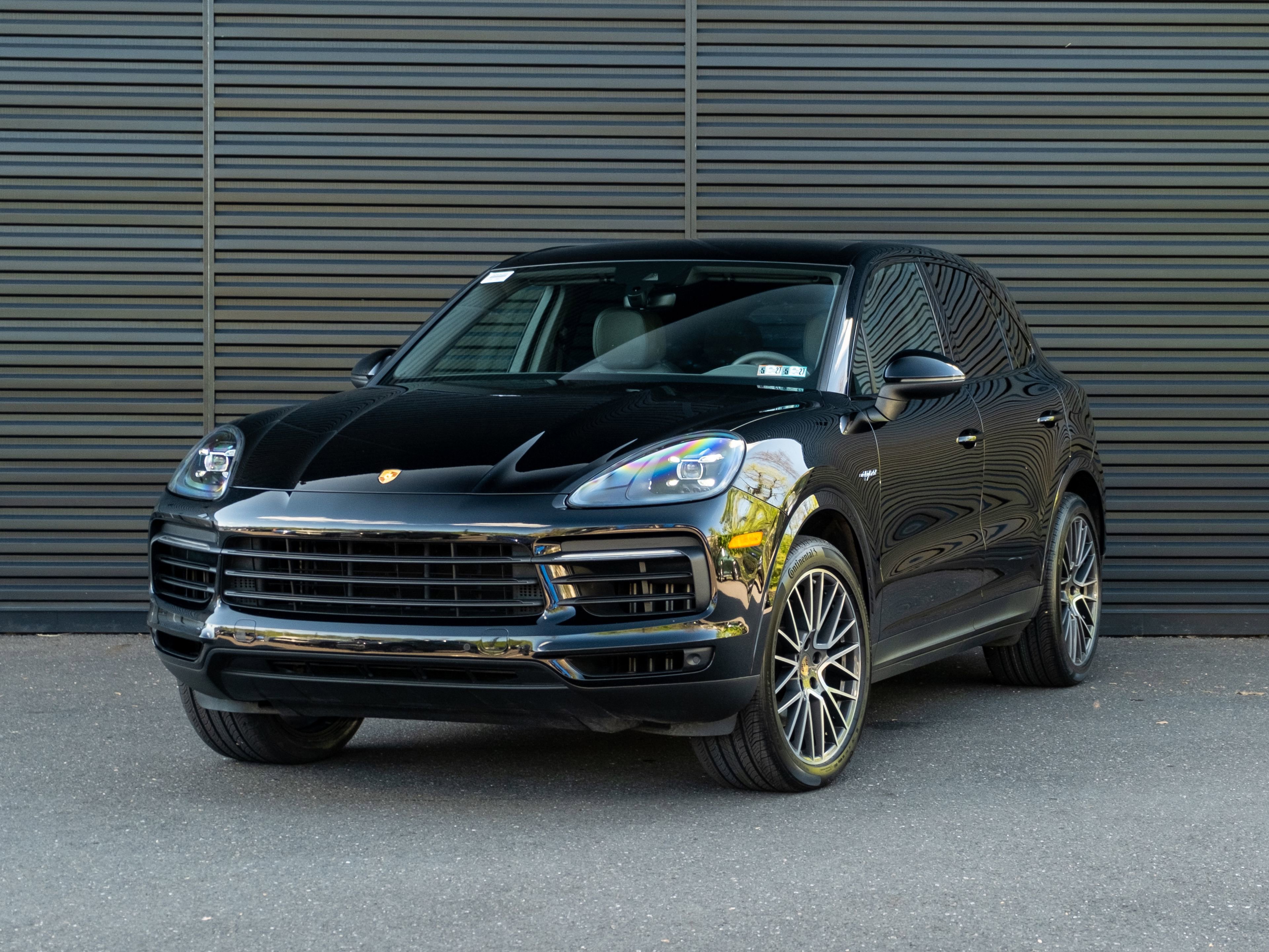 Certified 2022 Porsche Cayenne E-Hybrid AWD/4WD image 1