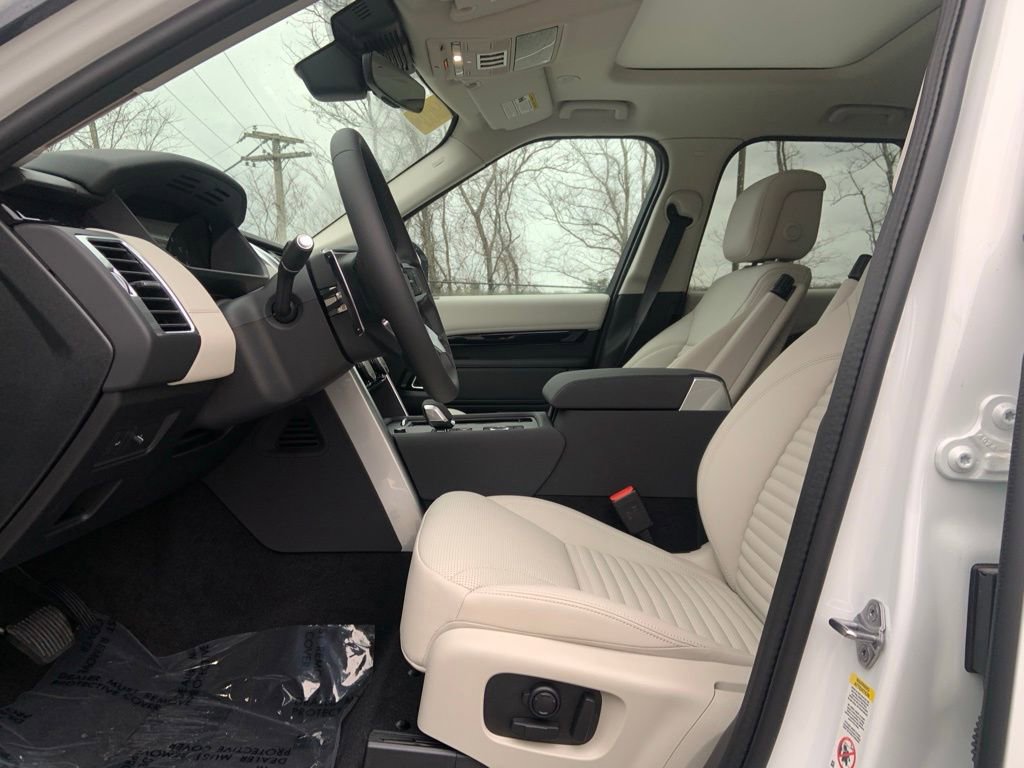 New 2025 Land Rover Discovery S image 11