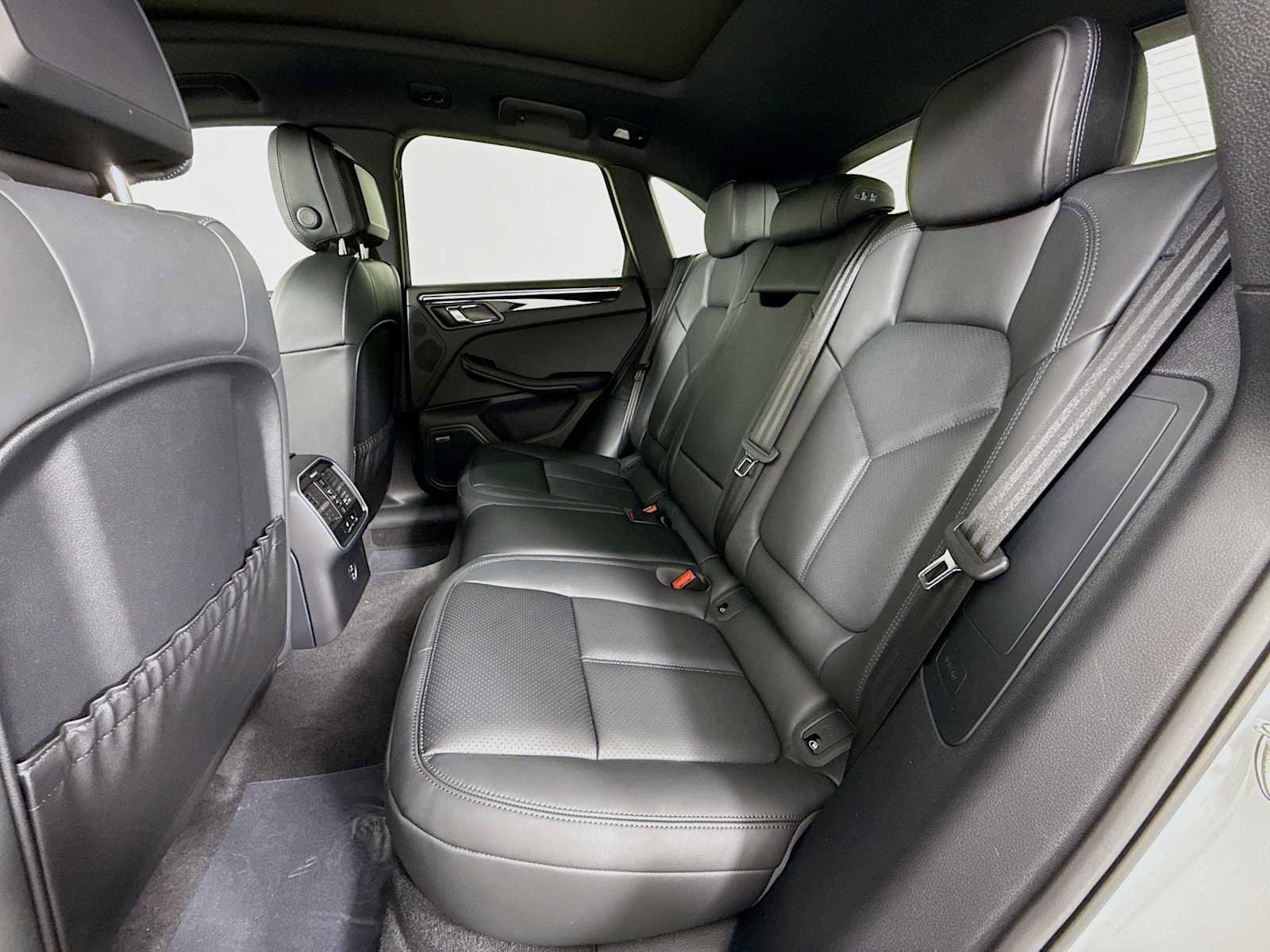 New 2026 Porsche Macan image 24