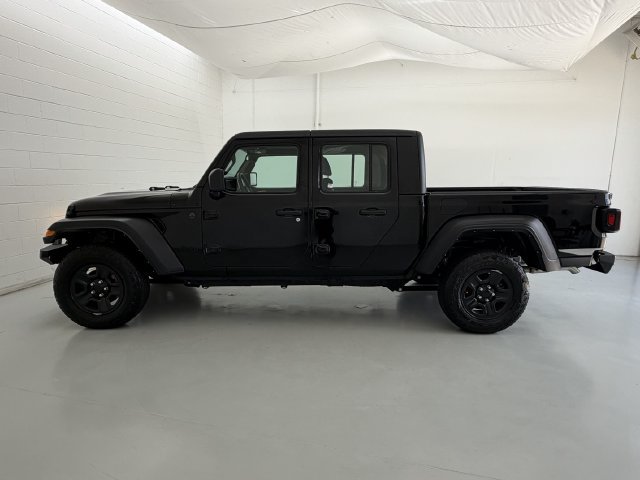 Used 2024 Jeep Gladiator Sport AWD/4WD image 8