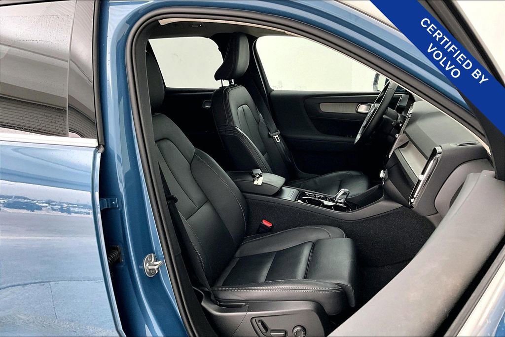 Used 2025 Volvo XC40 B5 Plus image 11