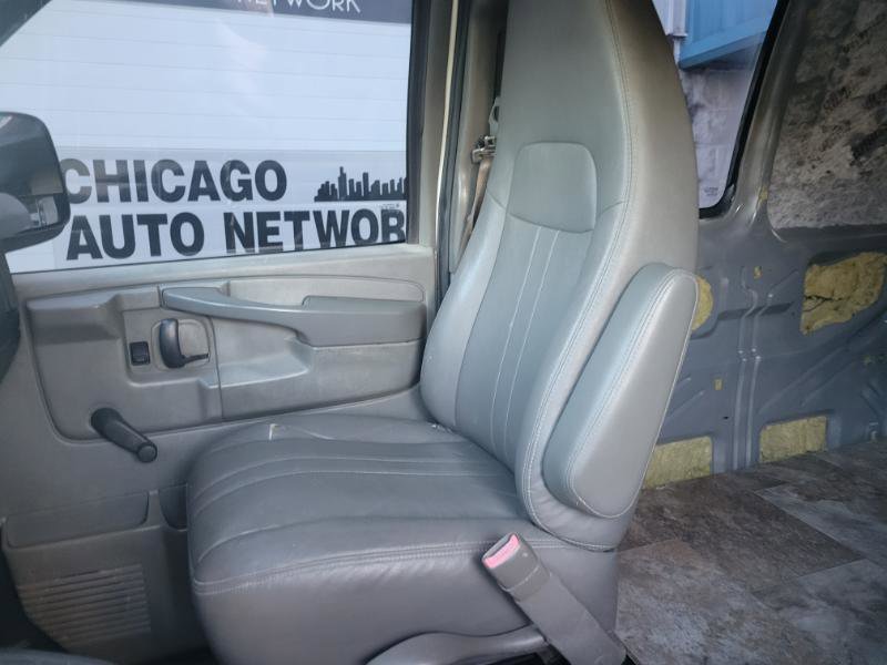 Used 2011 Chevrolet Express 1500 AWD image 31