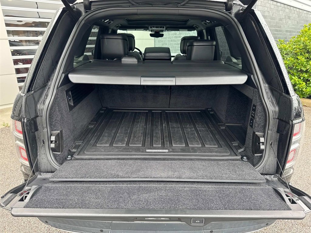 Certified 2021 Land Rover Range Rover SV Autobiography Dynamic image 6