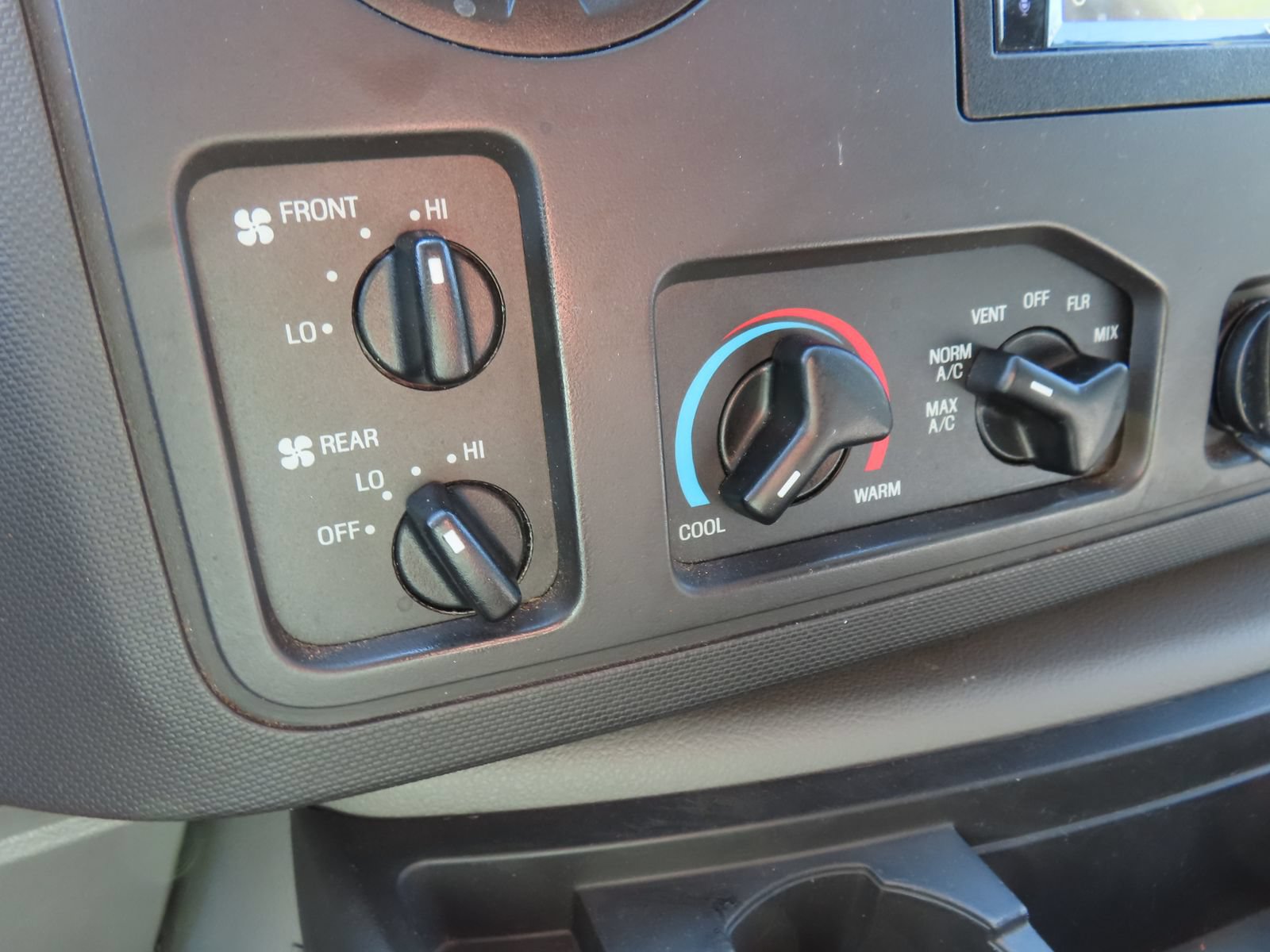 Used 2014 Ford E-350 and Econoline 350 XLT RWD image 20