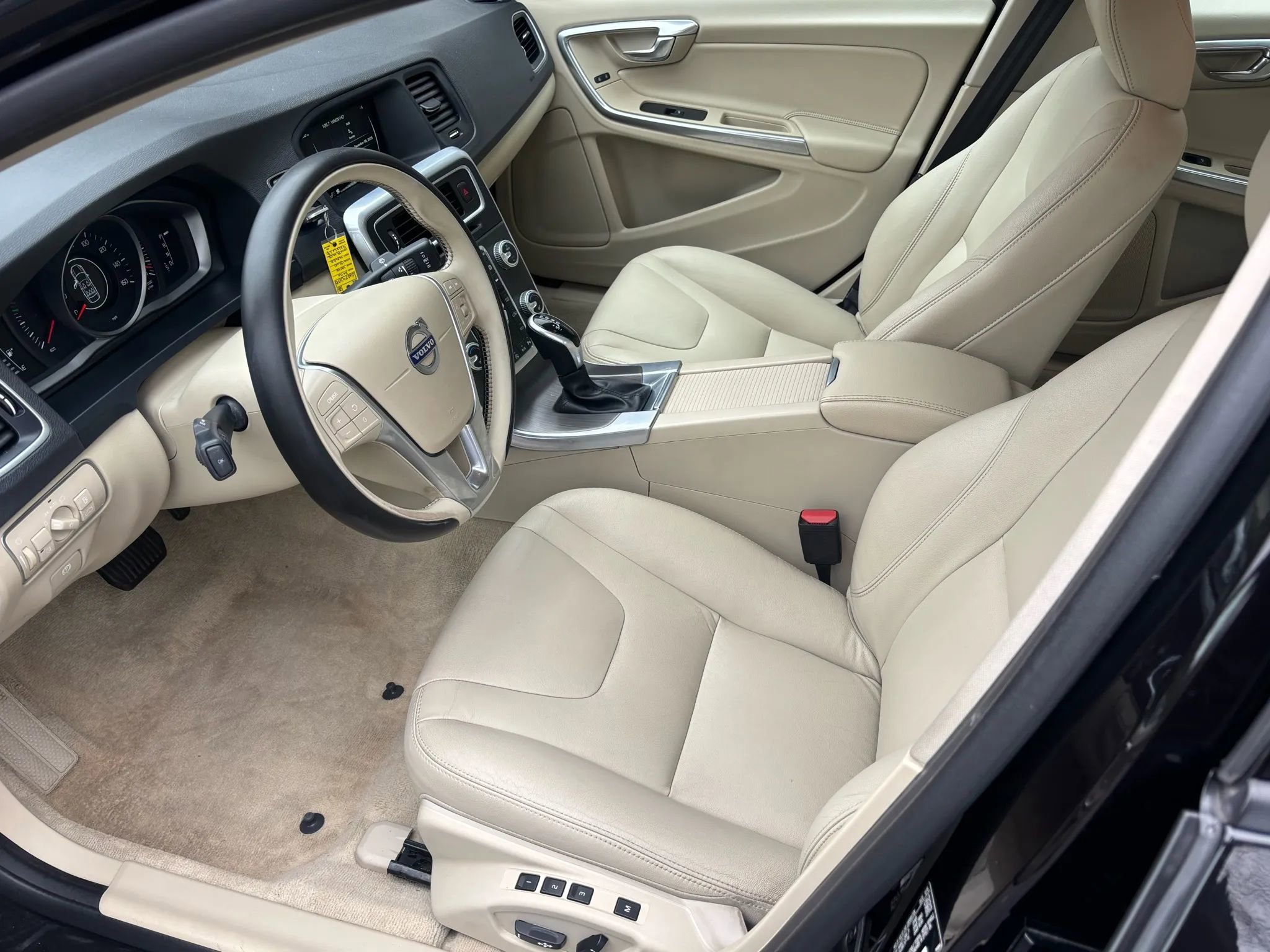 Used 2016 Volvo S60 T5 image 17